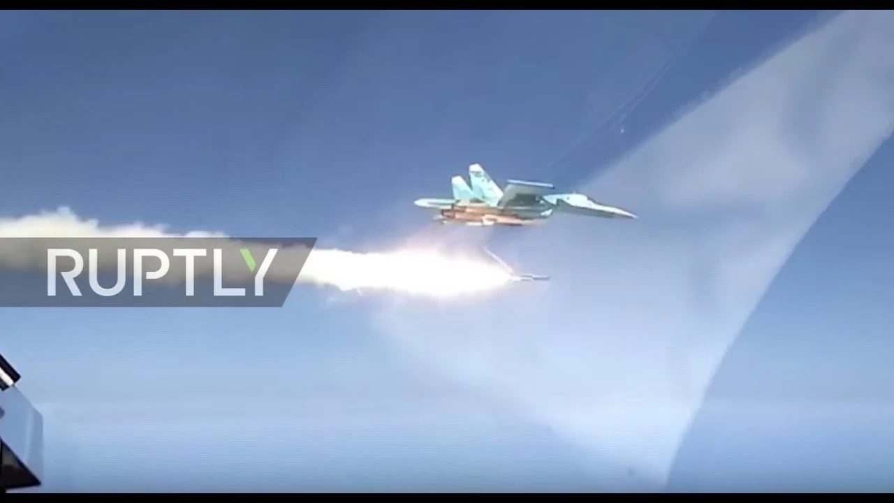 Ρωσικά μαχητικά τινάζουν στον αέρα πλοία στην Κασπία – Βίντεο